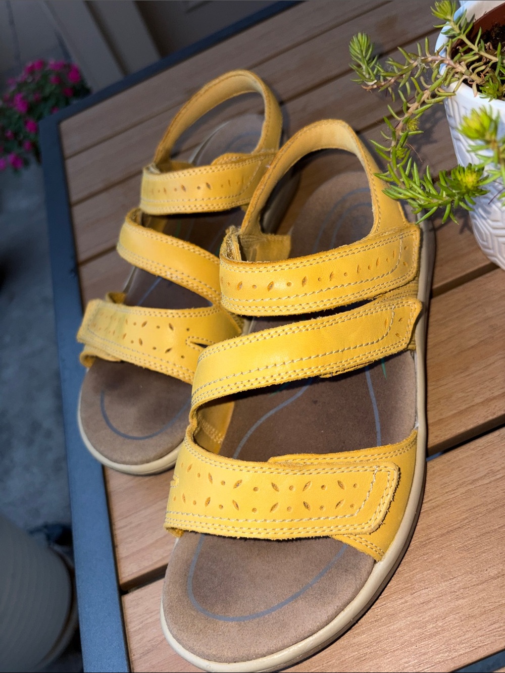 Orthofeet Women’s Yellow Triple-Strap Comfort Sandal 8 D